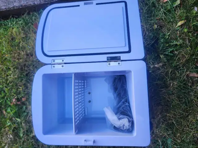 car cooler, mini fridge l, 4L in Refrigerators in Dartmouth - Image 3