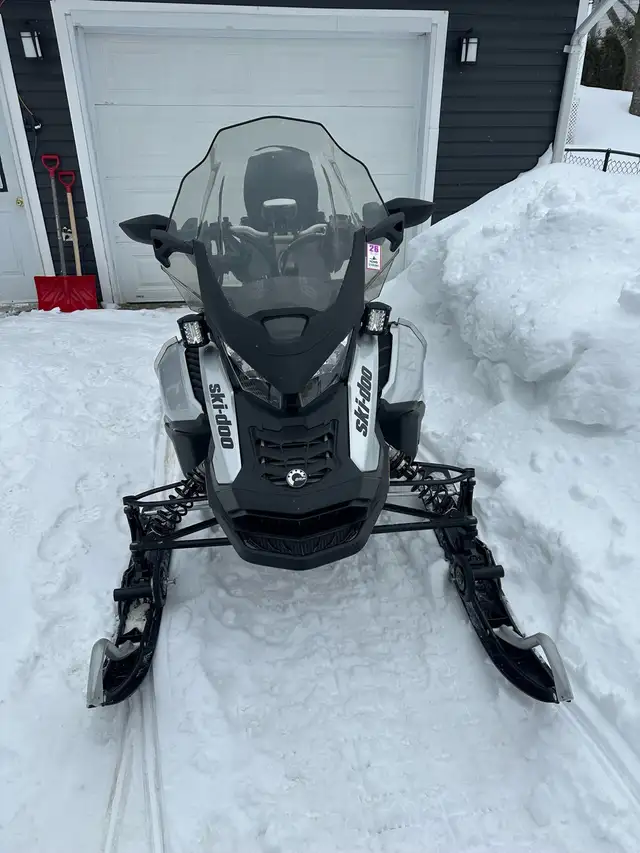 BRP grand Touring limited in Snowmobiles in Shawinigan - Image 4