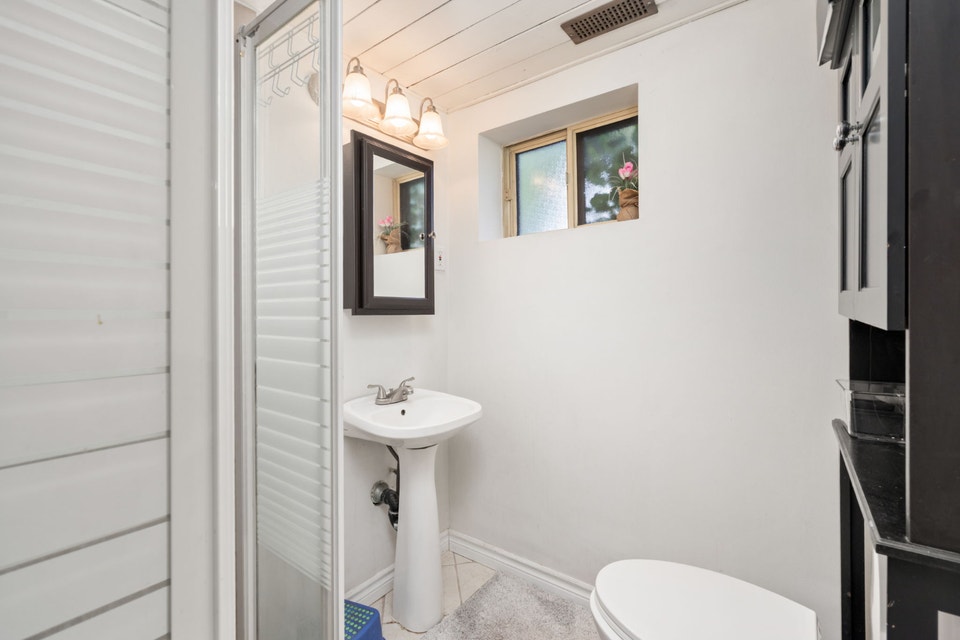 Stunning! 2 BD near Bloor/Kipling - Furnished + Internet 5