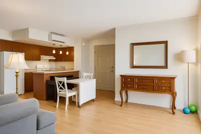 Condo Moderne à Deux Pas du REM et du Centre Commercial Champlan