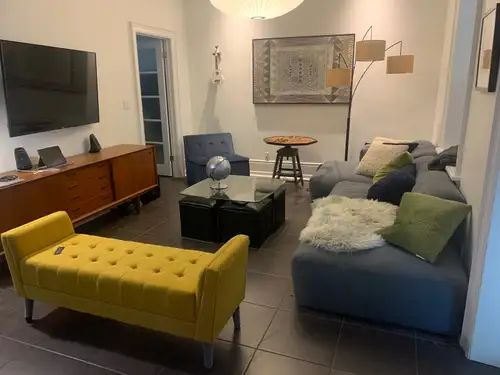 This is a stellar opportunity to live in the downtown core (just behind the Basilica of Our Lady). T...