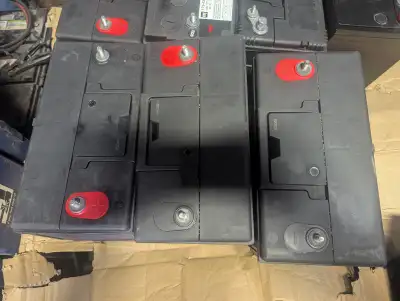 Semi truck & International truk batteries startinag at $75 One year warranty