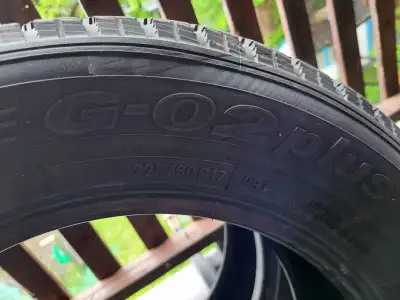 4 pneus hiver 225 60 R17 TOYO $220