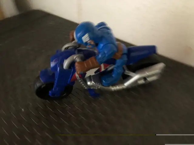 Marvel Super Hero Adventures Figures in Toys & Games in Mississauga / Peel Region - Image 6