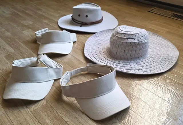 Chapeaux in Other in Edmundston - Image 3