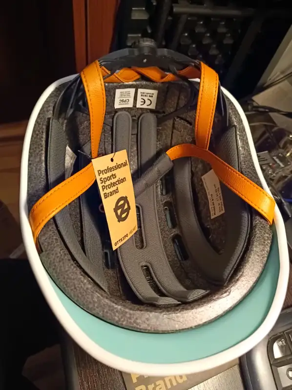 Three Bike Helmets for Adults ($30 to $50) in Clothing, Shoes & Accessories in Markham / York Region - Image 3