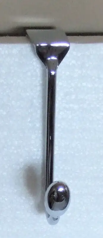 POLISHED CHROME OVER-THE-DOOR CLOTHING HOOK in Home Décor & Accents in Calgary - Image 2