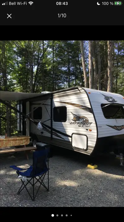 A qui la chance, roulotte impeccable - prête pour l’aventure! 1 seule taxe! 1 seul propriétaire Très...