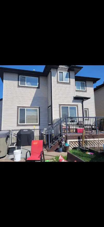 Located centrally in the Canals of Airdrie! A large, 4 bedroom home that boasts 4 generous sized bed...