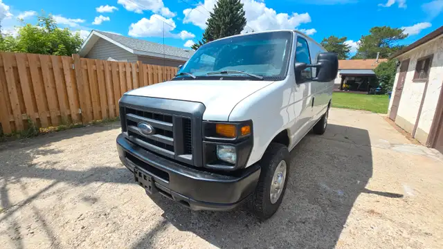 2014 Ford E250 Cargo Van - Mint63010222780931123