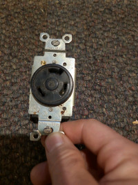 GE L7 locking receptacle 