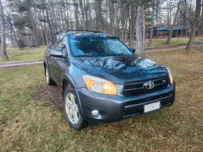 Rav4 Sport V6 4x4, new windshield, new battery, single owner