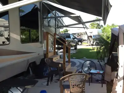 5th wheel 39 feet New tires...2 awnings Washer dryer Central vac 2 tvs 2 fireplaces Extremely well b...