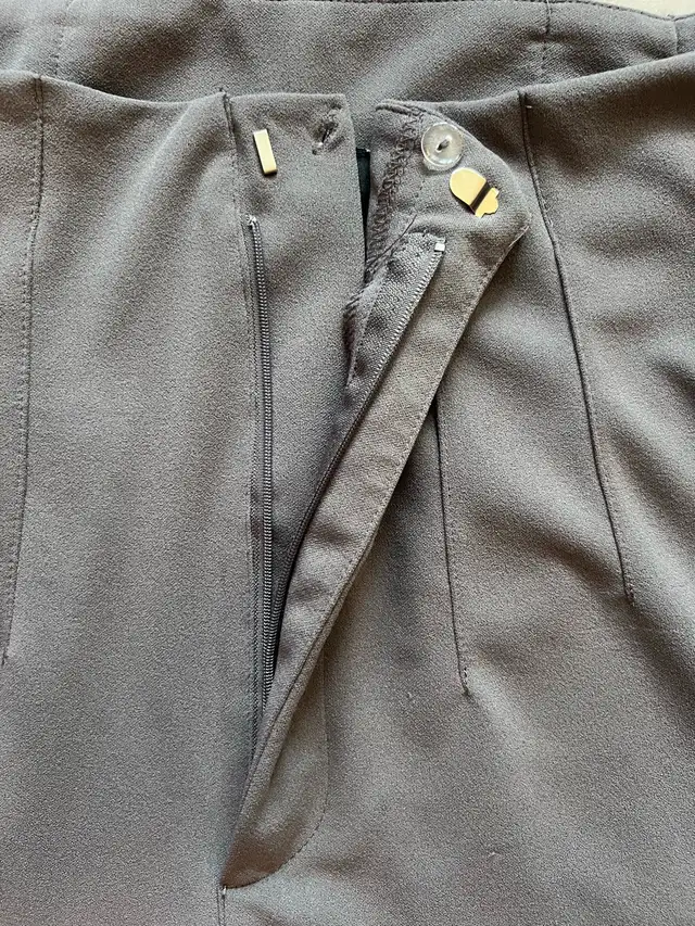 Urban Heritage Women’s High Waisted Grey Pants in Women's - Bottoms in Oshawa / Durham Region - Image 6