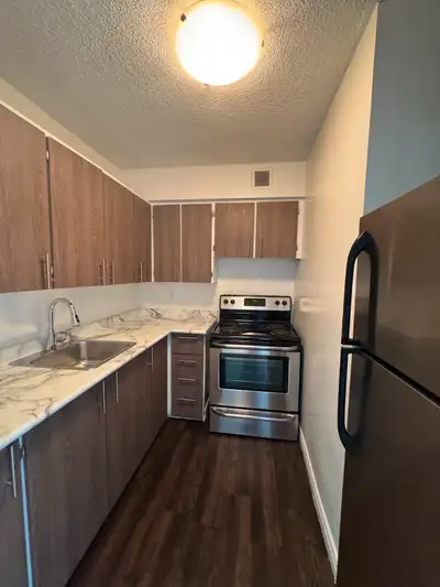 PLEASE READ description first Rent from 1 September. Female preferred. Perfect for students, near TM...
