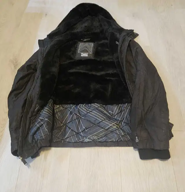 TNA Winter Jacket (Size M)  in Women's - Tops & Outerwear in Calgary - Image 3