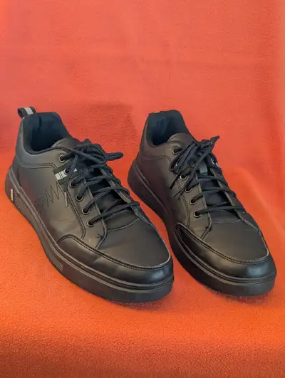Mens size 9 (42) laced black shoes, View more