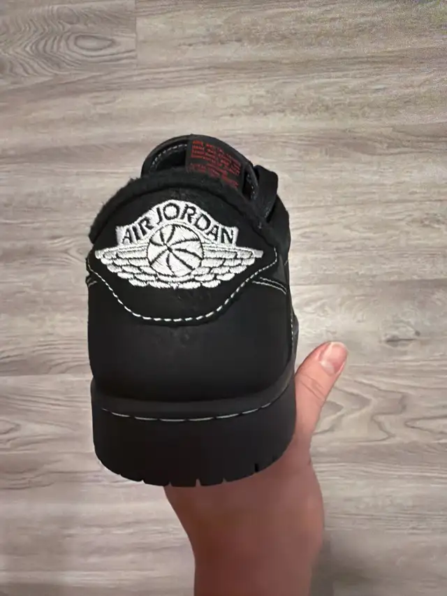 phantom black Travis Scott Jordan 1  size 11 in Men's Shoes in Mississauga / Peel Region - Image 3