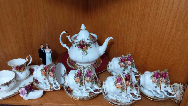 Royal Albert Old Country Rose vintage china in Kitchen & Dining Wares in St. Albert - Image 2