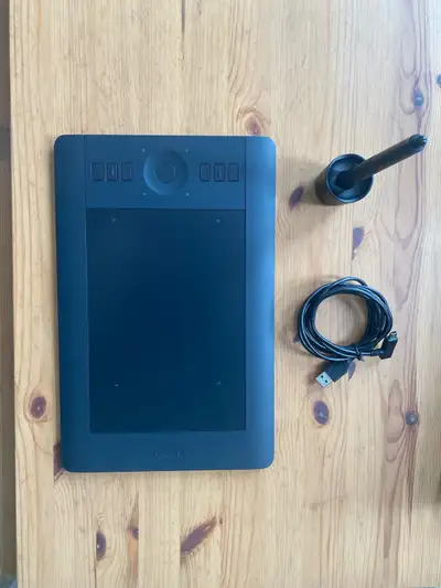 In good condition. Wireless and battery still works. Comes with pen, holder and cable. Make sure you...