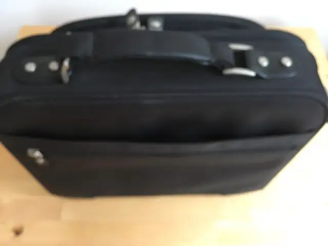 Sac petit portable DELL Small laptop bag in Other in City of Montréal - Image 10