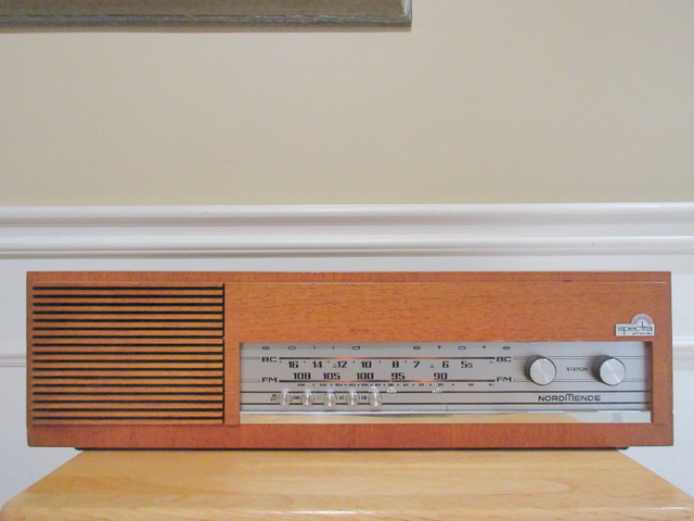 MID CENTURY MODRERN 1968 NORDMENDE SPECTRA PHONIC C RADIO in General Electronics in City of Toronto