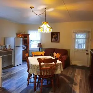 Enjoy a monthly stay at this cozy little chalet located just outside the village of Rawdon, in the b...