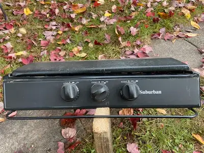 poele au propane 3 ronds pour roulotte ou l exterieur parce que poser poele avec fourneau tres propr...