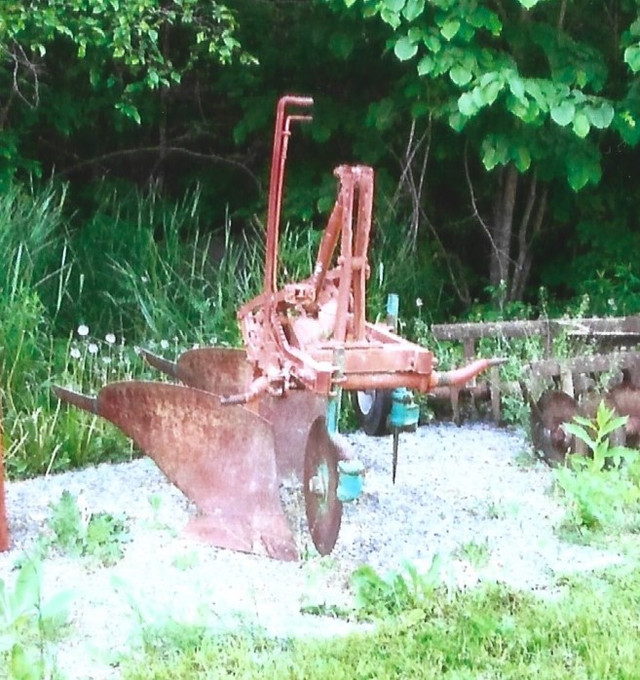 3ph disc+plow+bale spear+scraper blade+transfer tank in Farming Equipment in Ottawa - Image 4