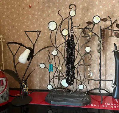 METAL DECORS( can be used for jewelry holder as well) Price is for all 3 together as a set Excellent...