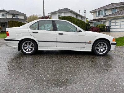 1998 BMW 318i Sedan