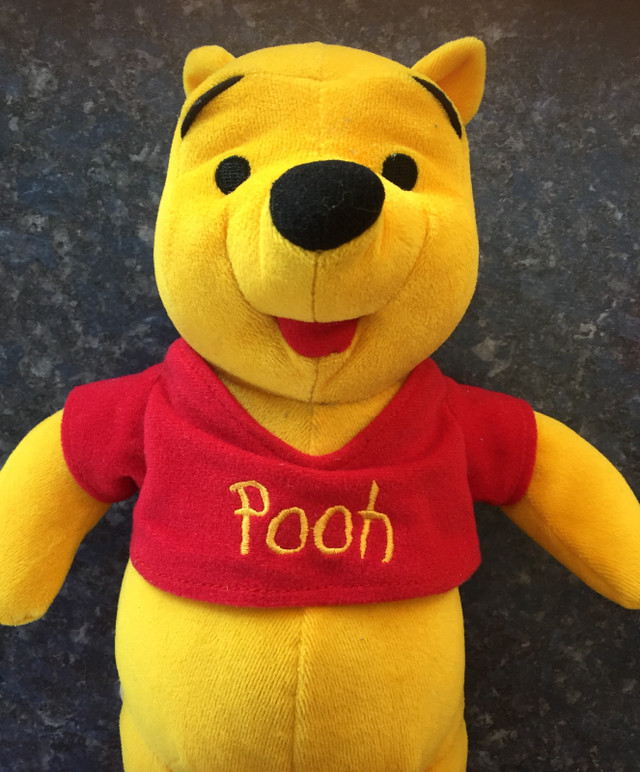 Vintage 90's Mattel Disney Winnie The Pooh Plush in Arts & Collectibles in Timmins - Image 2