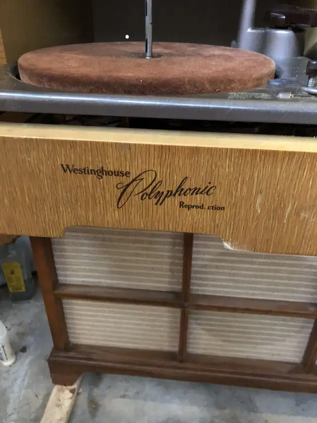 Antique Westinghouse tube radio & record player. in Arts & Collectibles in Markham / York Region - Image 4
