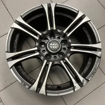 Set of four MOMO aluminum alloy rims 5x112 bolt pattern. Fits Volkswagen Jetta, Golf, e-Golf, Rabbit...