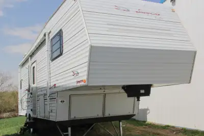 Great Trailer, we just don't use it anymore!! Everything works as it should!! 5th wheel hitch includ...