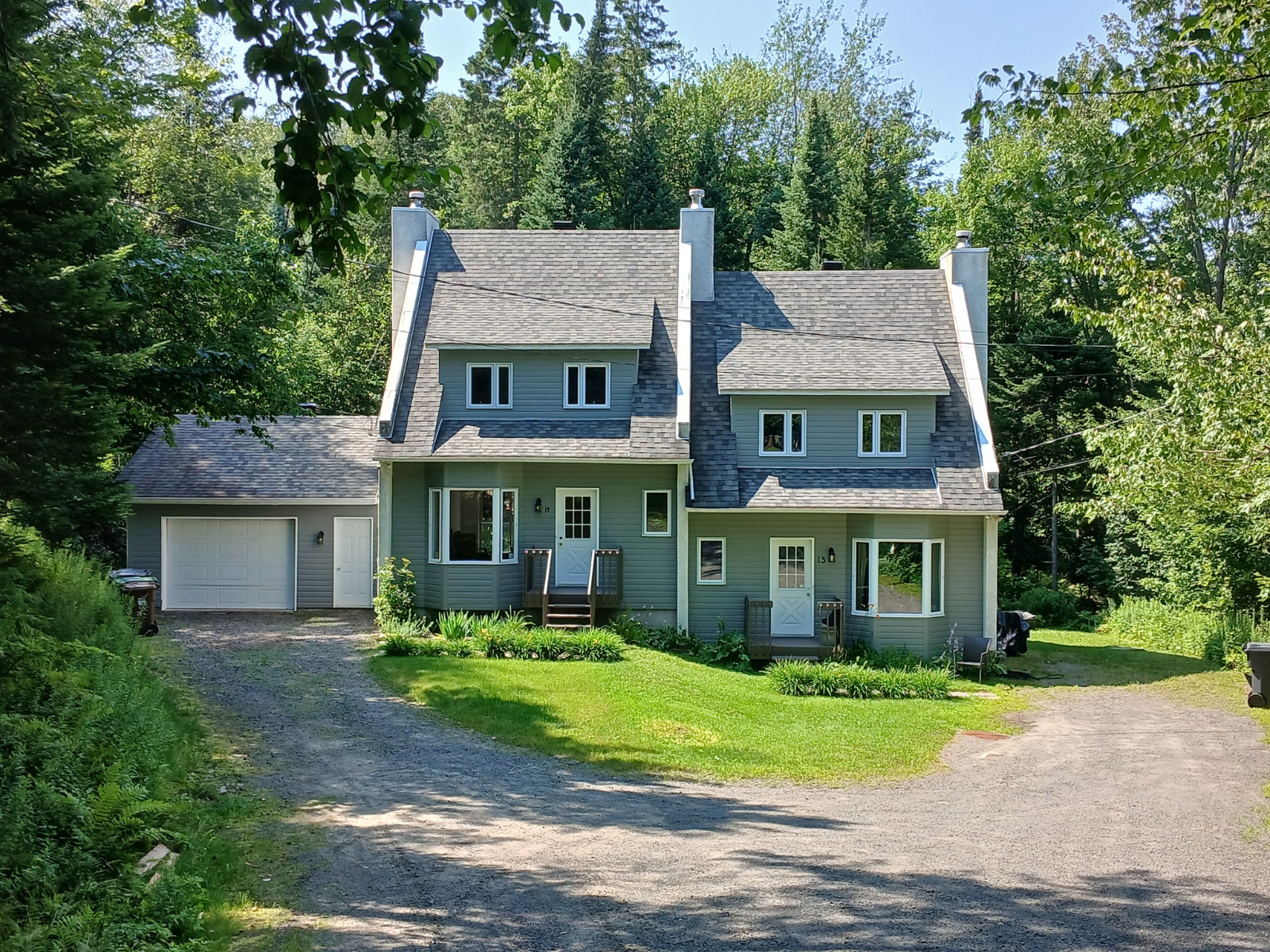 DUPLEX AVEC GARAGE A VENDRE A SAINT- SAUVEUR — photo 1