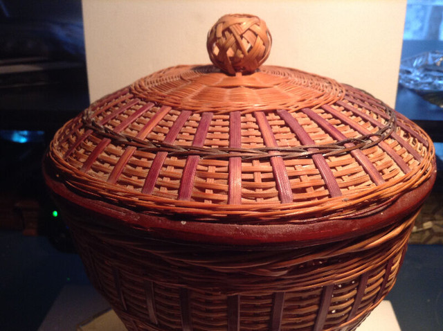 ANTIQUE CHINESE WICKER BASKET in Arts & Collectibles in Vancouver - Image 2