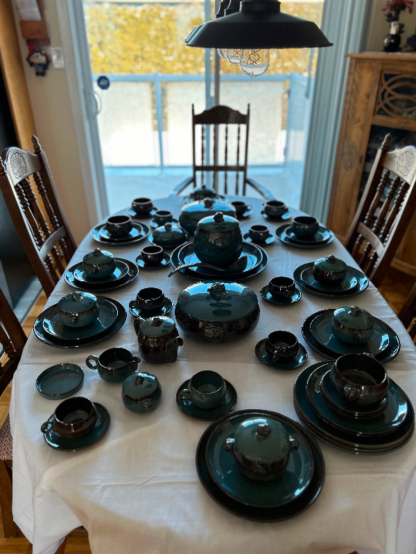 Set de vaisselle fait à la main A Bédard pour 8 personnes dans Art et objets de collection  à Ville de Québec