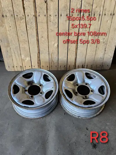2 roues / 2 rimes Quantité: 2 15po / R15 Largeur: 5po 1/2 Offset: 5po 3/8 Center bore: 108mm Bolt pa...