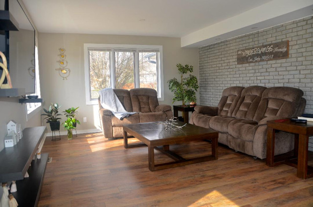 Beautiful, Fully Renovated House on Cul De Sac!!! in Houses for Sale in Guelph - Image 3