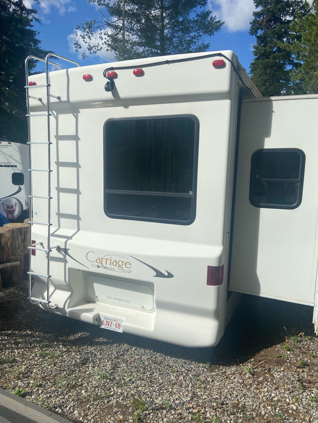 Fifth Wheel in Travel Trailers & Campers in Lethbridge