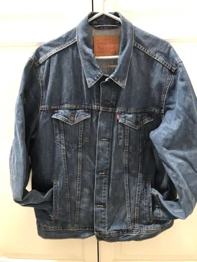 Men’s XXL denim Levi’s jacket, View more