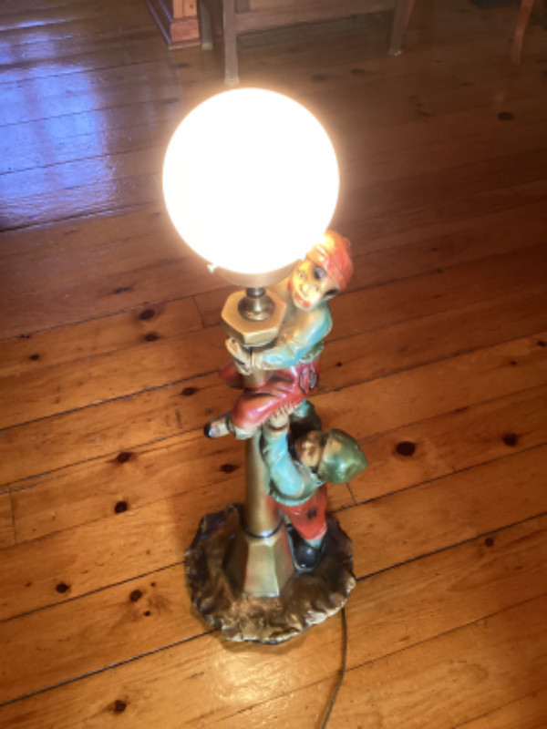LAMPE VINTAGE ANTIQUE EN PLÂTRE 36 POUCES dans Art et objets de collection  à Ville de Québec - Image 2