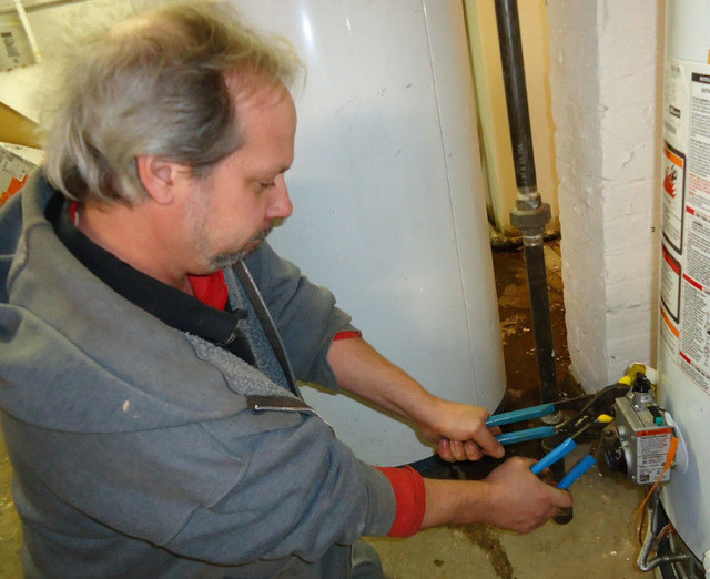 PLUMBER ON CALL - EMERGENCY PLUMBING SERVICES - LICENSED PLUMBER in Plumbing in Barrie