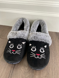 Size 7 Sketchers  (Bob’s) Cat Slippers 