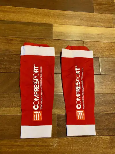 Manchons de compression Compressport pour mollets en très bonne condition. Portés à deux reprises. G...