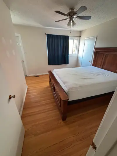 Room for rent in 3 bedroom townhouse