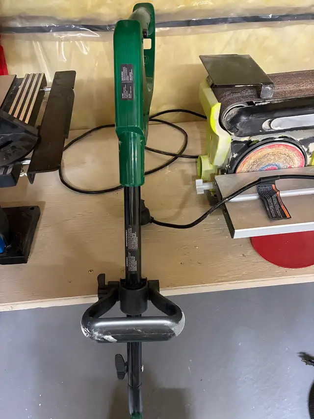 snow shovel in Snowblowers in Oshawa / Durham Region - Image 2