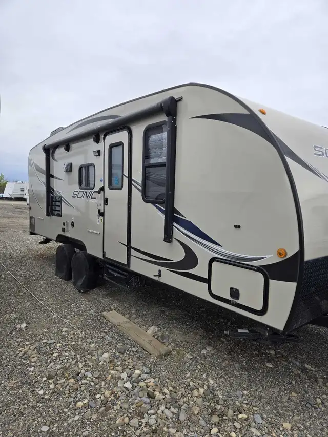 2016 Venture RV  Sonic 22BH. SOLD PENDING in Travel Trailers & Campers in Calgary - Image 3