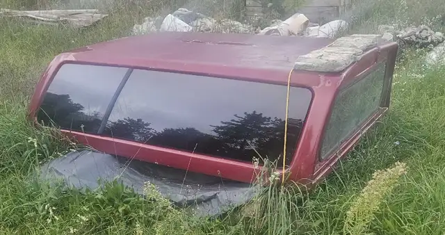 truck cap off a gmc canyon in Other Parts & Accessories in Owen Sound - Image 2